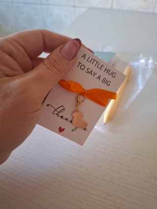 Set regalo cancelleria: quad, 2 penne, portachiavi