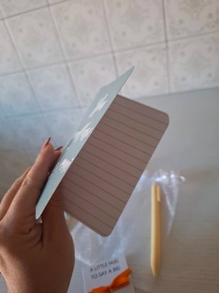 Set regalo cancelleria: quad, 2 penne, portachiavi