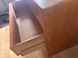 Mueble Vintage Años 50 – Patas de Metal (Gràcia)