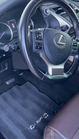 Servicio de limpieza en el interior del coche