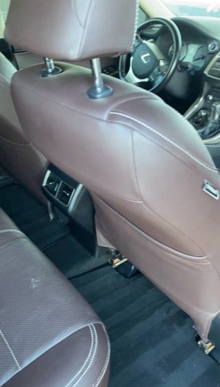 Servicio de limpieza en el interior del coche