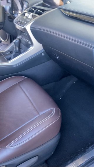 Servicio de limpieza en el interior del coche