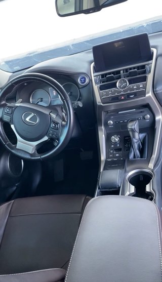 Servicio de limpieza en el interior del coche
