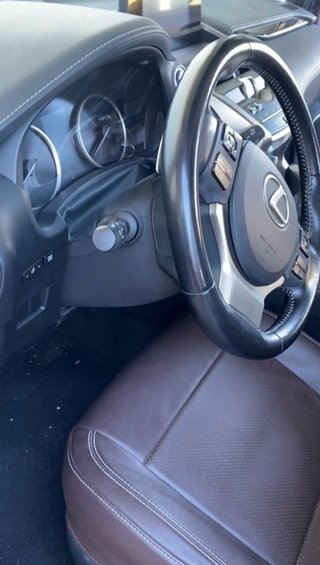 Servicio de limpieza en el interior del coche