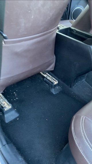 Servicio de limpieza en el interior del coche
