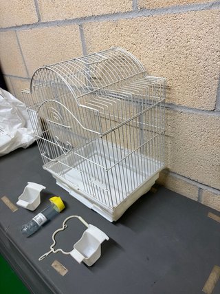 Jaula para pájaros con accesorios