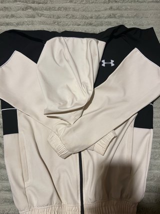Chaqueta Under Armour Beige y Negra