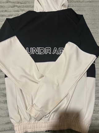 Chaqueta Under Armour Beige y Negra