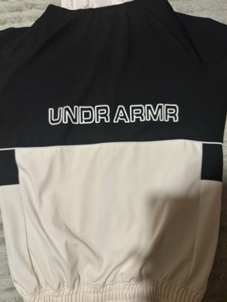 Chaqueta Under Armour Beige y Negra