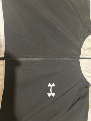 Chaqueta Under Armour Beige y Negra