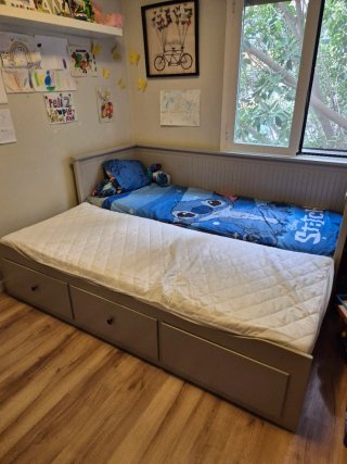 Cama nido gris IKEA Hemnes con 2 colchones