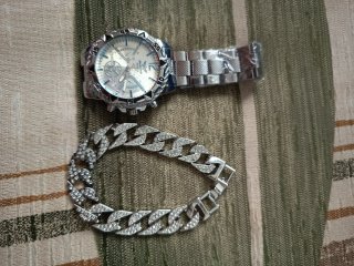 Reloj y pulsera plateado para hombre
