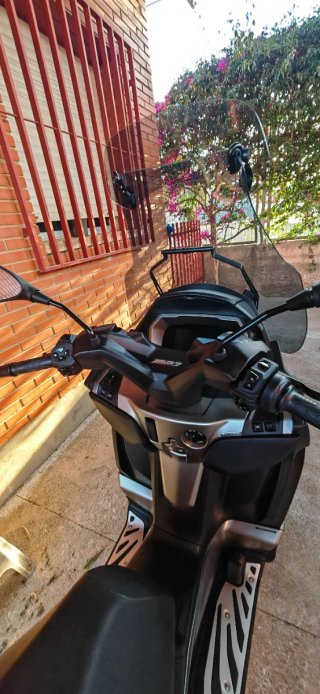Piaggio MP3 530 gris también cambio