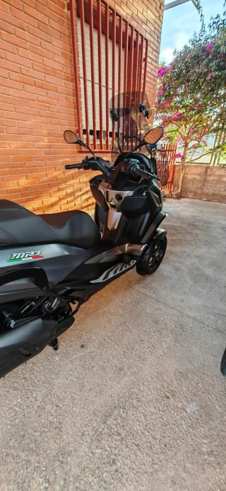 Piaggio MP3 530 gris también cambio