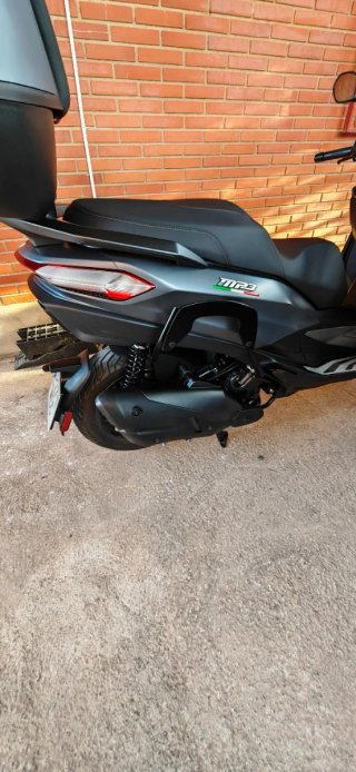 Piaggio MP3 530 gris también cambio
