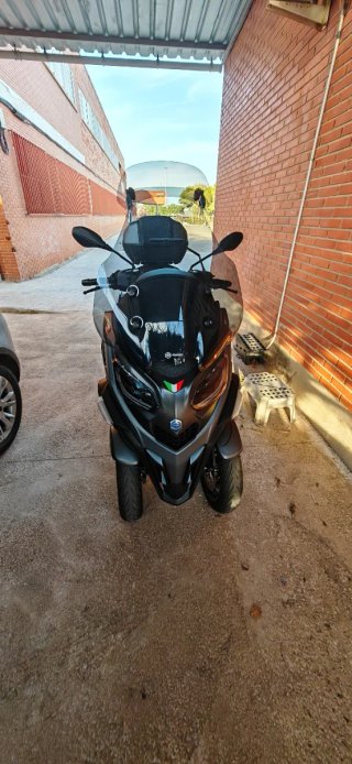 Piaggio MP3 530 gris también cambio