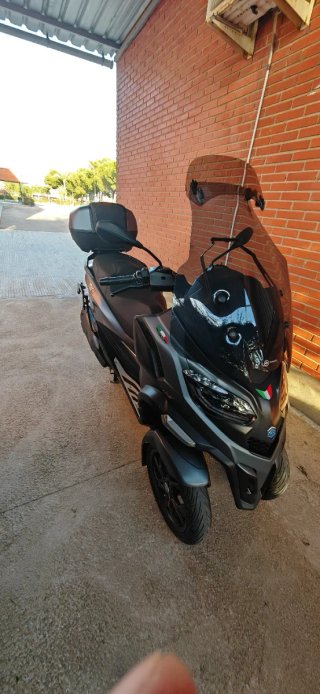 Piaggio MP3 530 gris también cambio