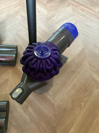 Aspirapolvere Dyson V6 Completo
