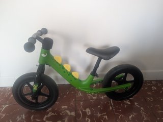 Bici sin pedales verde dinosaurio