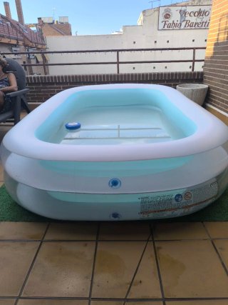 Limpia fondos a batería Intex ZR 200 y piscina