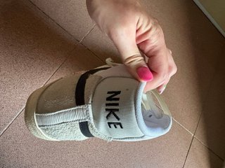 Zapatillas Nike Beige y Blancas