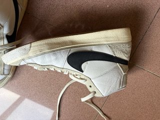 Zapatillas Nike Beige y Blancas