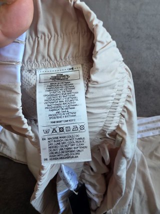 Pantalones Adidas Anchos Beige, totalmente nuevos.