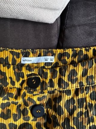 Falda animal print botones