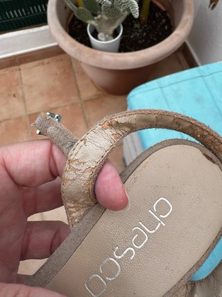 Sandalias ante tiras tachuelas marrón y plata