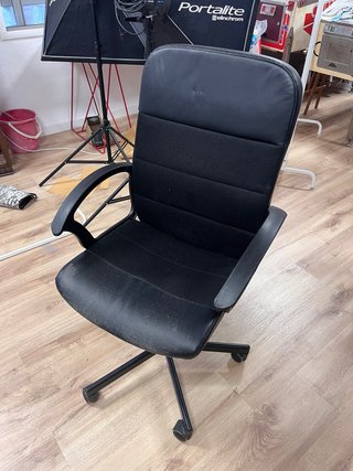 Silla de oficina negra