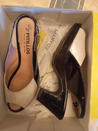Zapatos Pitillos Talla 39 Negros y Blancos