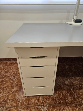 Mesa escritorio blanca y gris