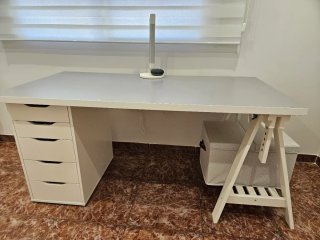 Mesa escritorio blanca y gris