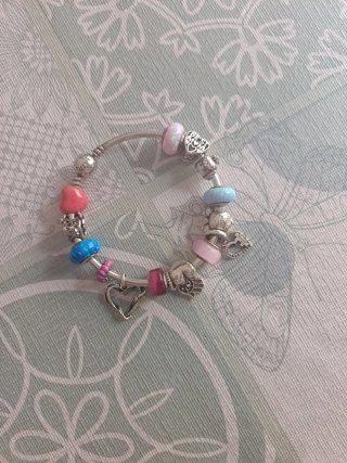 Pulsera Pandora Corazones y Abalorios