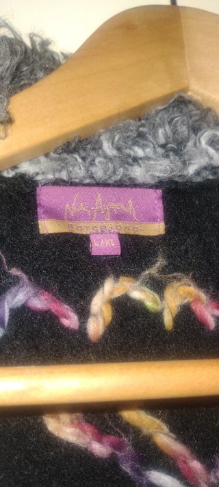 Chaqueta larga Nuria Aymerich negra bordada