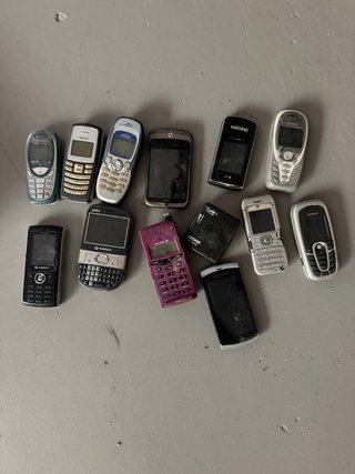 Lote de teléfonos móviles antiguos
