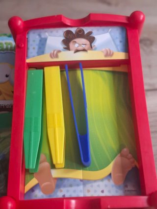 Juego Chincheando Pulgas en la Cama.