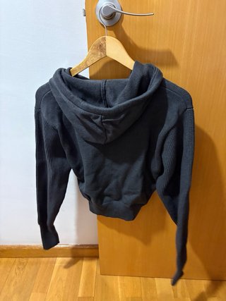 Jersey Zara gris con capucha y cremallera Talla M