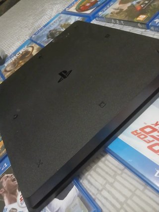 PS4 + Mando + 9 Juegos