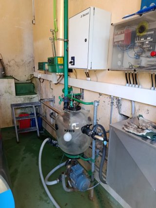 Sala de ordeño completa de 8 puntos.