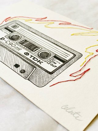 Ilustración casete hilo bordado Celeste