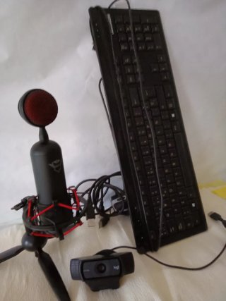 Kit gamer completo: micrófono + webcam + teclado