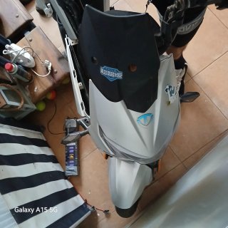 Moto Eléctrica Scooter Plata y Negra