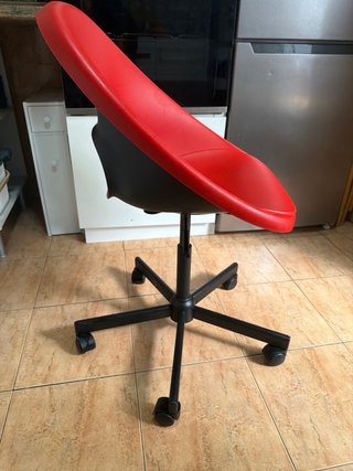 Silla de escritorio roja Ikea