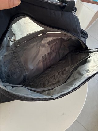 Bolsa de viaje o deporte Dockers negra