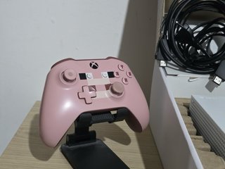 Xbox Series S Blanca y Rosa + Mando