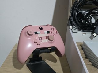 Xbox Series S Blanca y Rosa + Mando