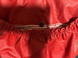 Bolso rojo con lazo apenas usado