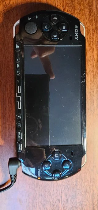 PSP 3004 Negra + Funda + Cargador + FIFA 11