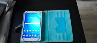 Samsung Tab A 7.0 con funda azul